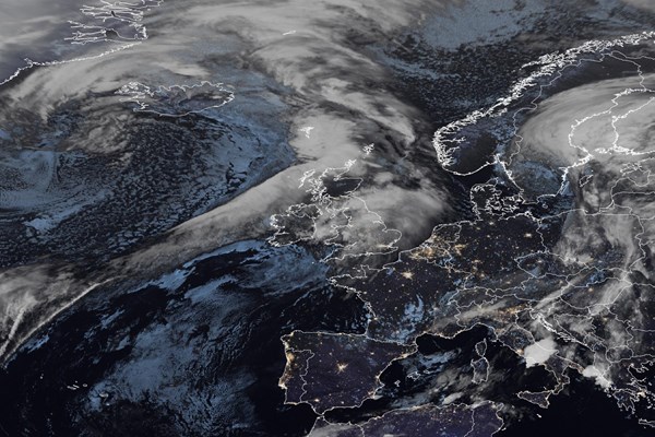 Latest EUMETSAT GeoColour satellite image of the UK and Europe