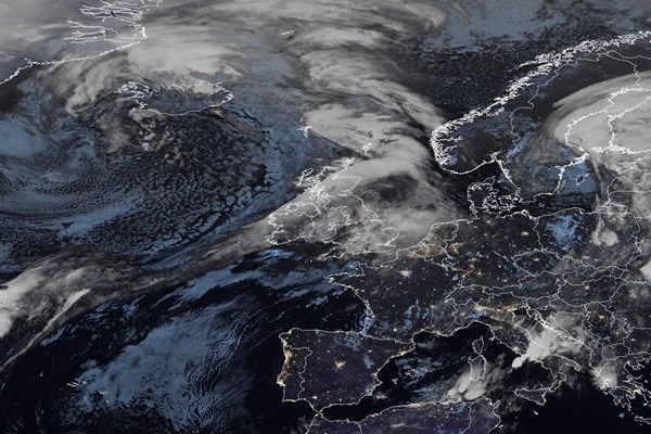 Latest EUMETSAT GeoColour satellite image of the UK and Europe