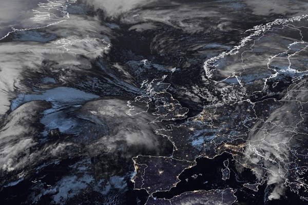 Latest EUMETSAT GeoColour satellite image of the UK and Europe