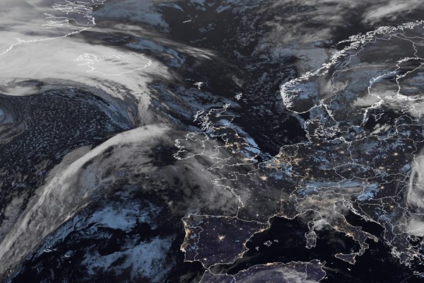 Latest EUMETSAT GeoColour satellite image of the UK and Europe