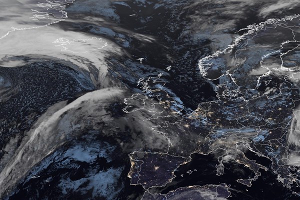 Latest EUMETSAT GeoColour satellite image of the UK and Europe