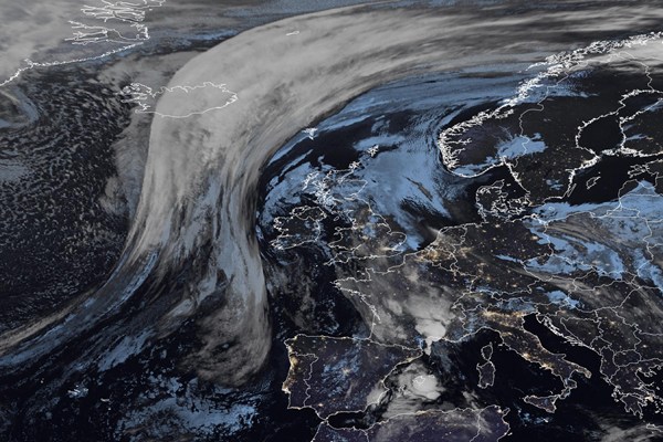 Latest EUMETSAT GeoColour satellite image of the UK and Europe