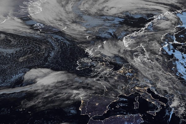 Latest EUMETSAT GeoColour satellite image of the UK and Europe