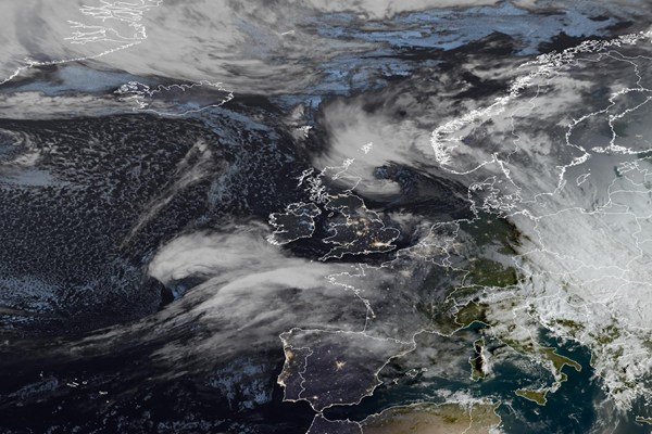 Latest EUMETSAT GeoColour satellite image of the UK and Europe