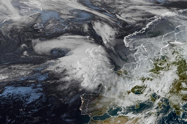 Latest EUMETSAT GeoColour satellite image of the UK and Europe