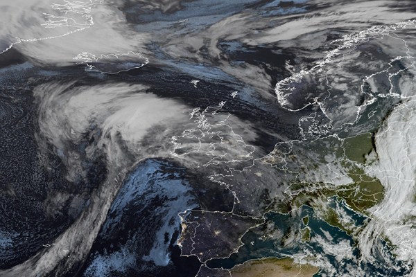 Latest EUMETSAT GeoColour satellite image of the UK and Europe