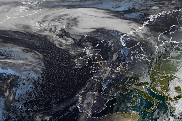 Latest EUMETSAT GeoColour satellite image of the UK and Europe