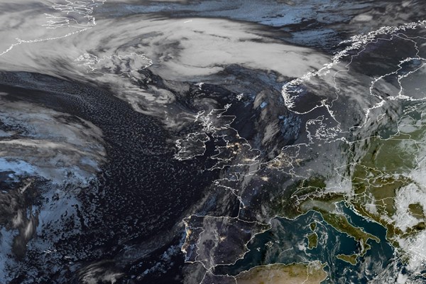 Latest EUMETSAT GeoColour satellite image of the UK and Europe