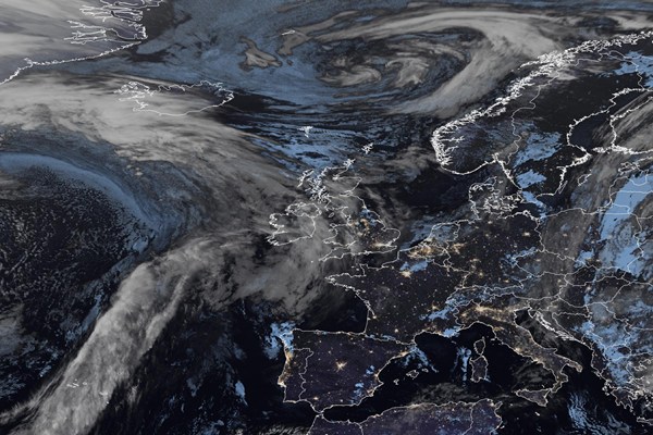 Latest EUMETSAT GeoColour satellite image of the UK and Europe