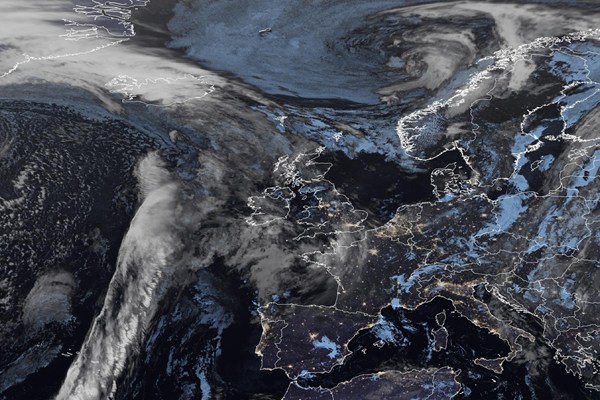 Latest EUMETSAT GeoColour satellite image of the UK and Europe
