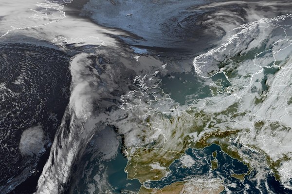 Latest EUMETSAT GeoColour satellite image of the UK and Europe