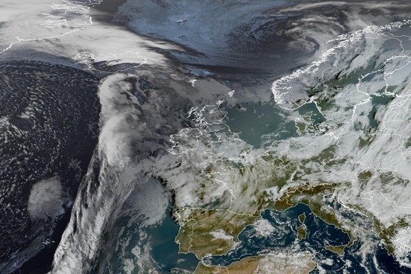 Latest EUMETSAT GeoColour satellite image of the UK and Europe