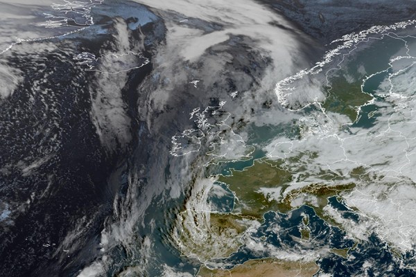 Latest EUMETSAT GeoColour satellite image of the UK and Europe