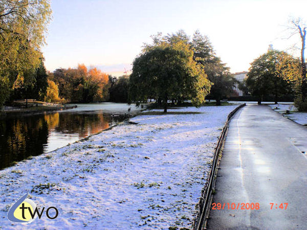 Regent's Park, London, snow in October 2008 pic 3