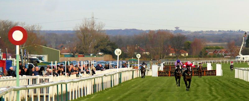 By Paul (Finishing Post At Aintree) [CC BY 2.0], via Wikimedia Commons
