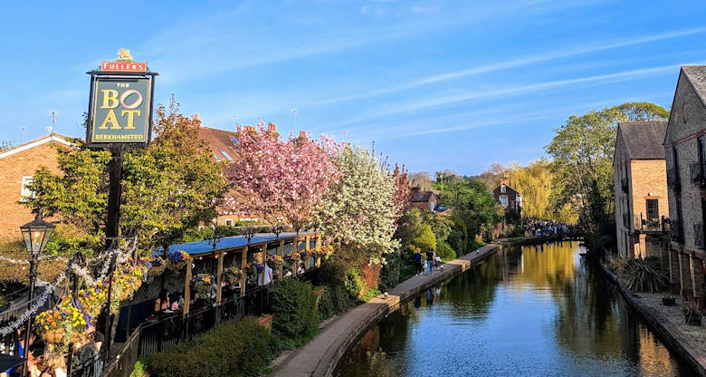 Spring sunshine over the Grand Union Canal, Berkhamsted, Hertfordshire