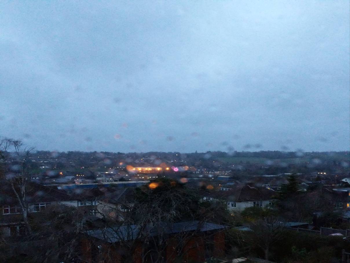Berkhamsted, Hertfordshire, Wet and very windy. 9.7C ...