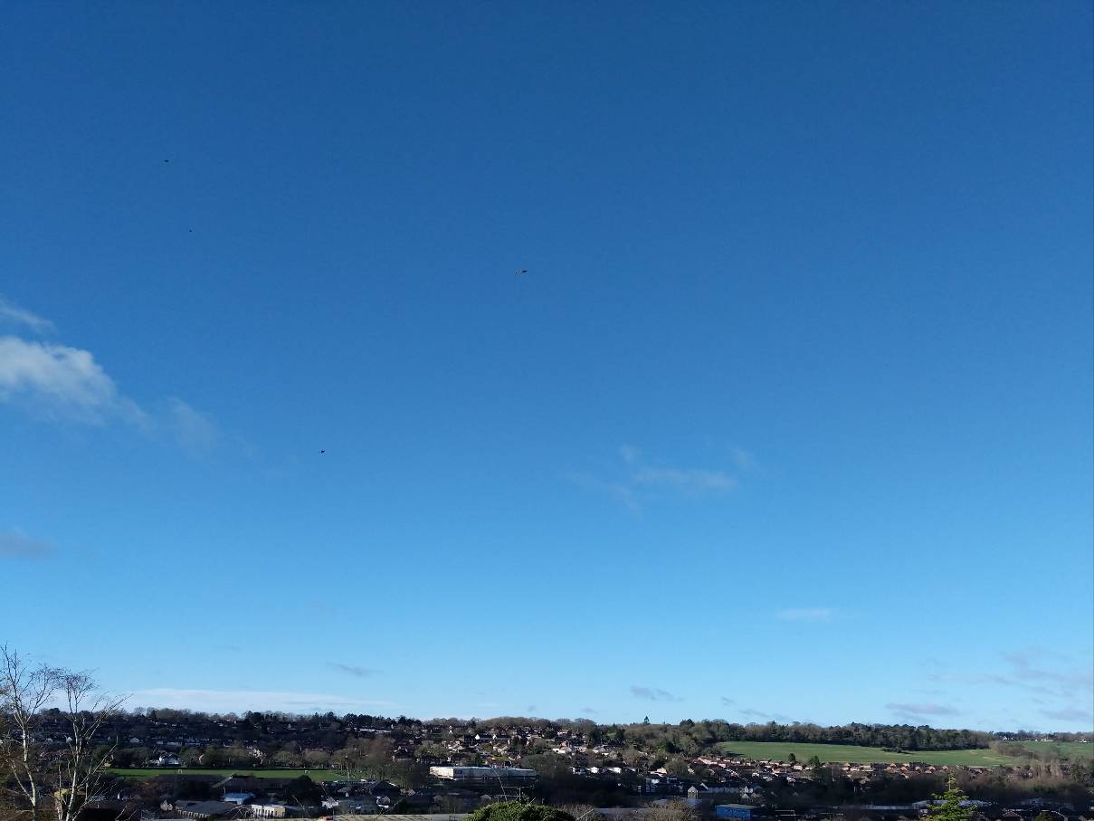 Berkhamsted, Hertfordshire, Sunny and chilly start. 5.3C. ...