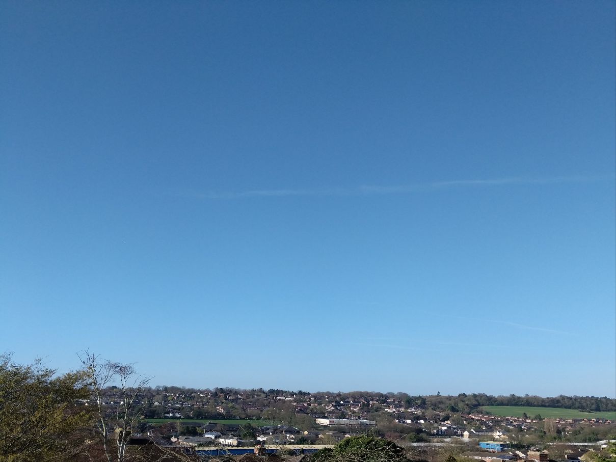 Berkhamsted, Hertfordshire, Sunny start to Sunday. Temp 6.5C. ...