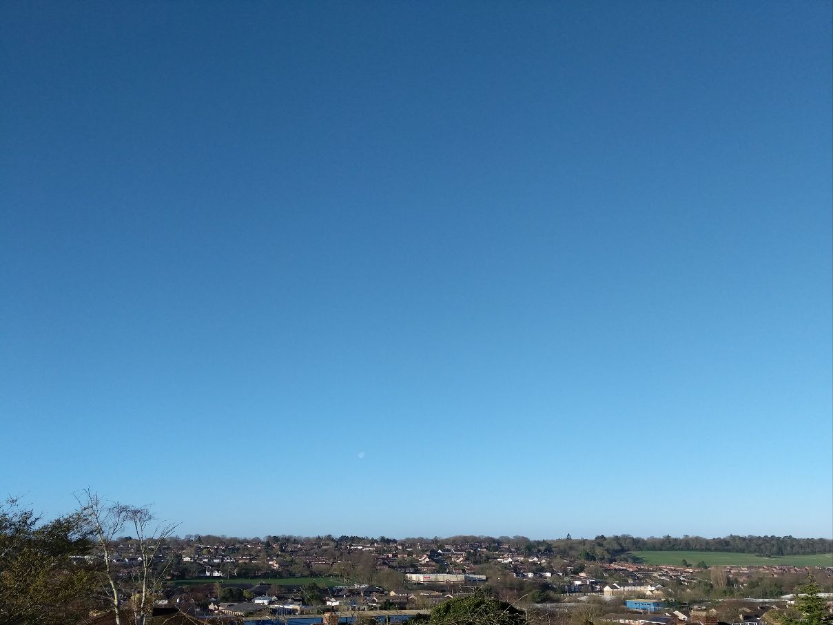 Berkhamsted, Hertfordshire, Cloudless early morning. Temp 4.5C...