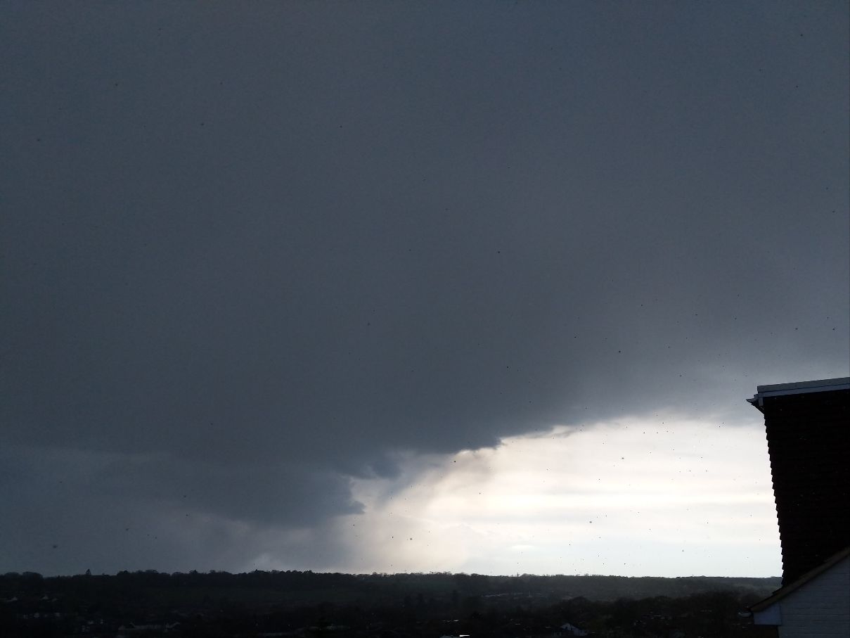 Berkhamsted, Hertfordshire, Hail shower. 5.2C. ...
