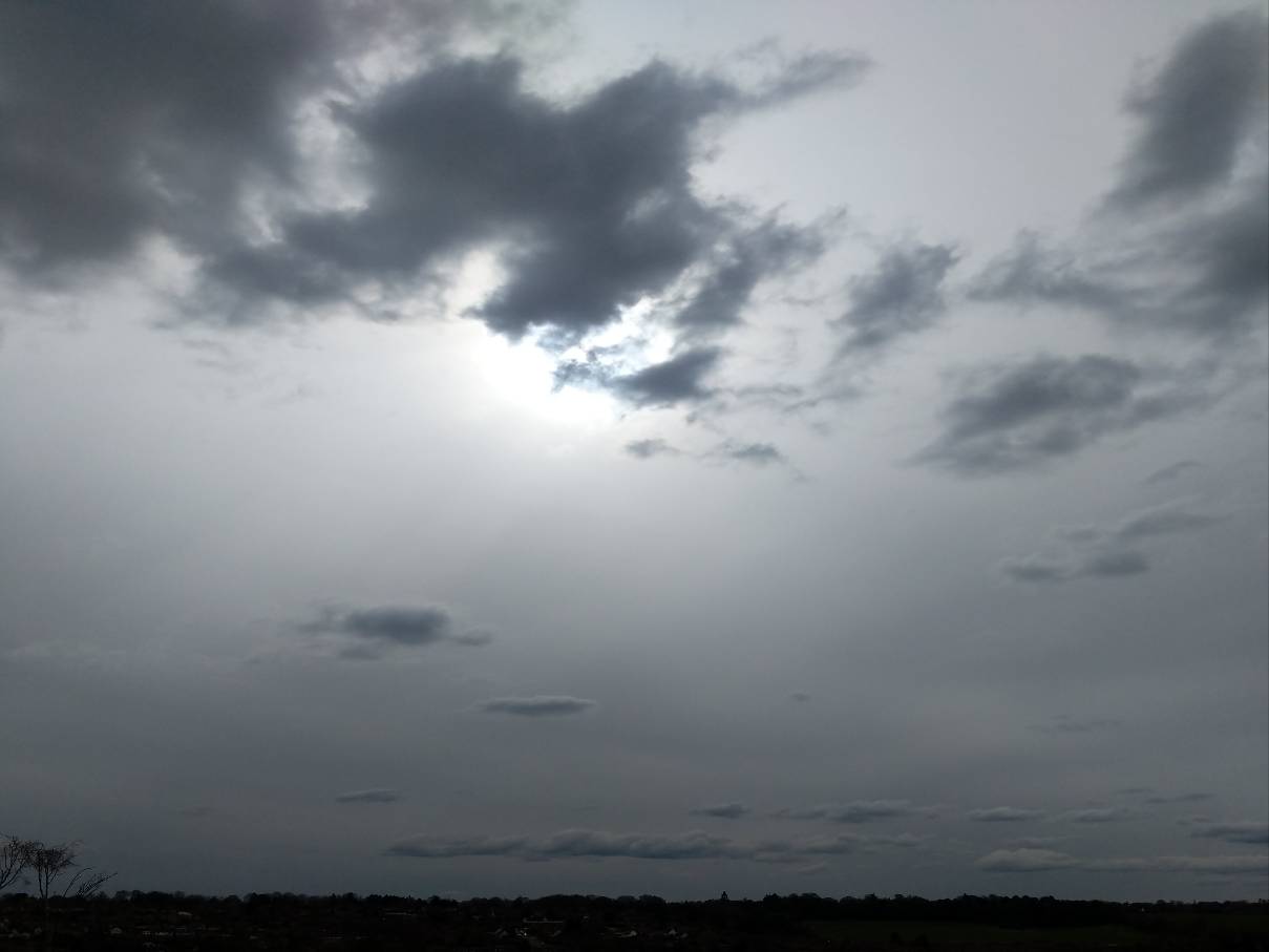 Berkhamsted, Hertfordshire, Overcast. 12.7C...