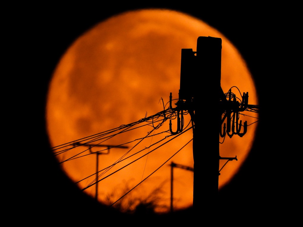 Sheffied, south yorkshire, Full moon ...