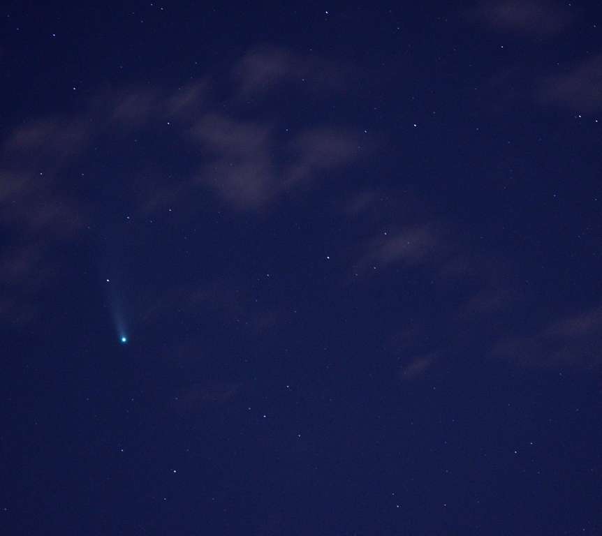 Basildon, Essex, Neowise. Slight clouds but I think added to it a bit giving a bit of scale....
