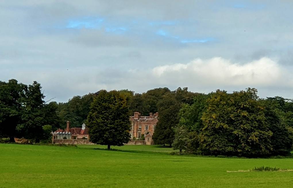 Wendover, Bucks, Fab 9 mile walk on the Aylesbury Ring past Chequers, the PMs country house...