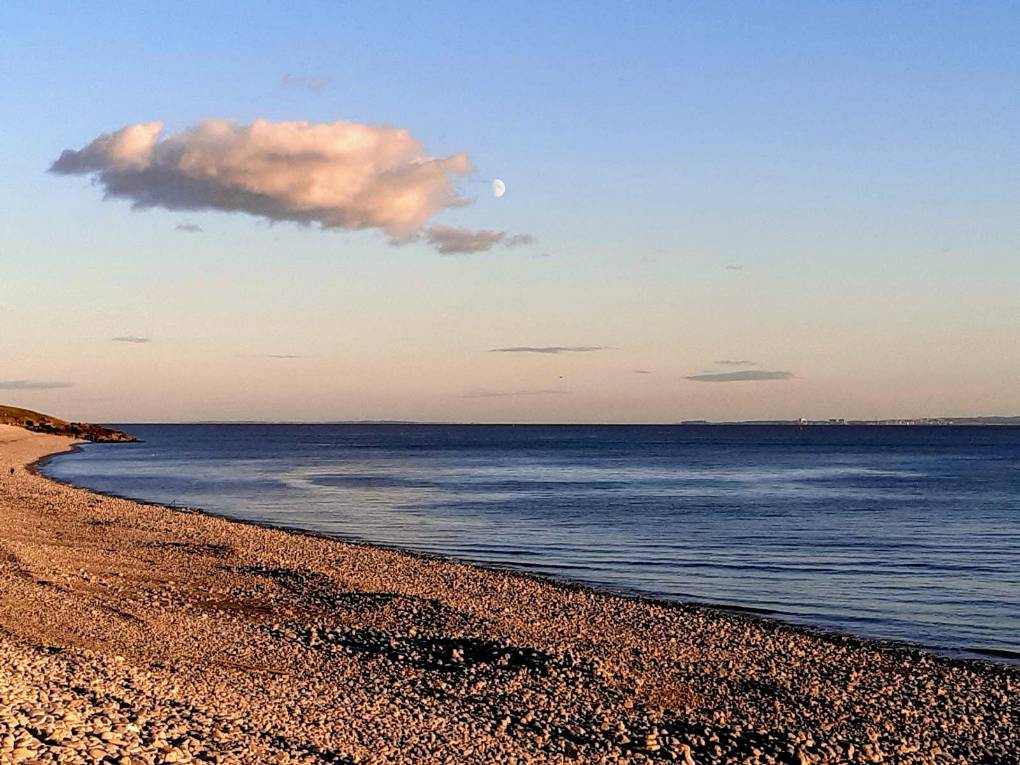 Cold Knap, Barry, Vale of Glamorgan, Low altitude cumulus humilis...