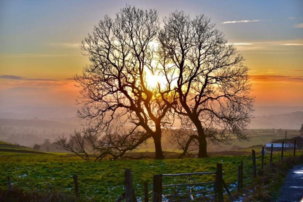 leek, staffordshire, sunset last week..Hen cloud....