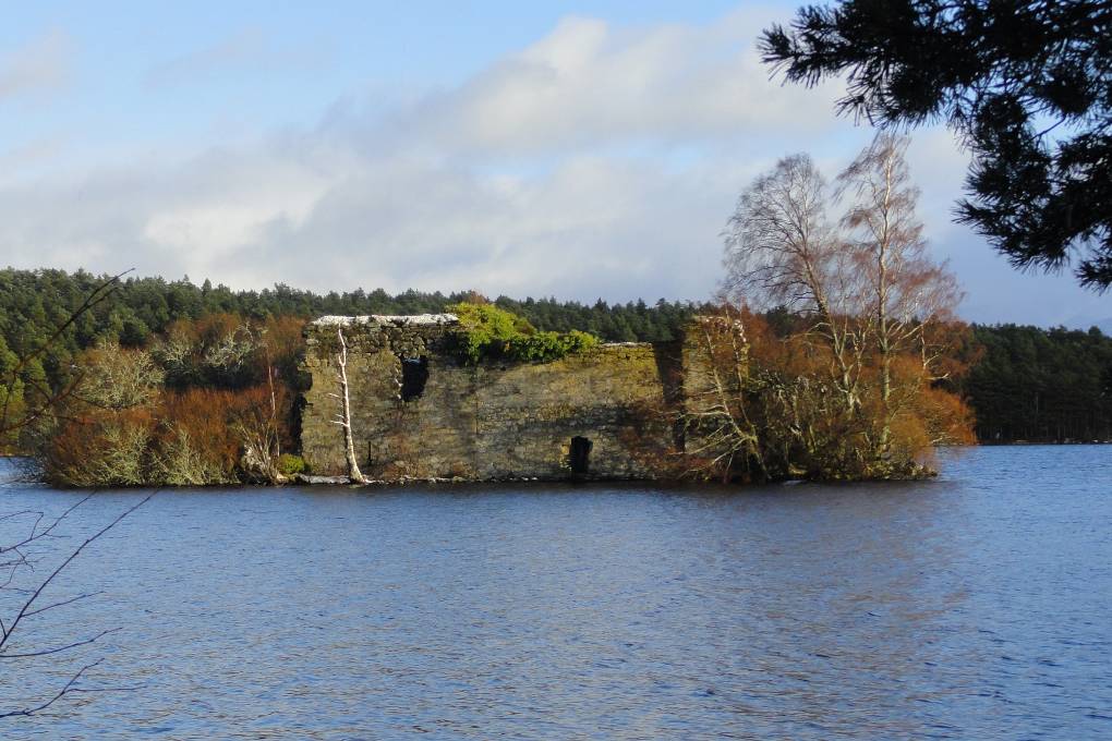Aviemore, Strathspey, Island castle ruin, Loch an Eilein, Rothiemurchus, 5 Jan 15...