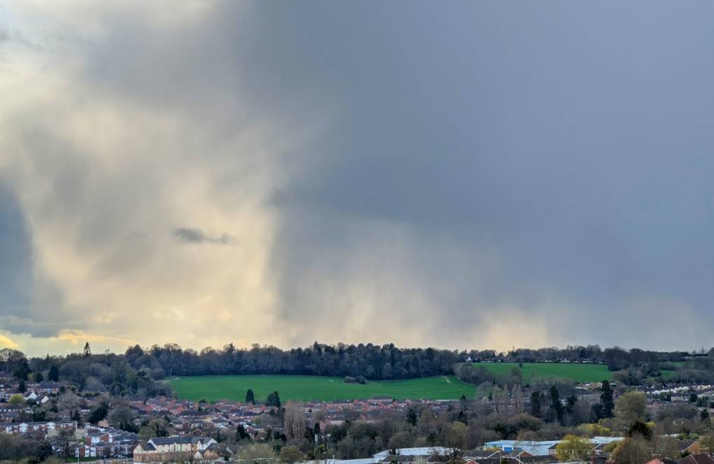 Berkhamsted, Herts, Snow shower in the distance...