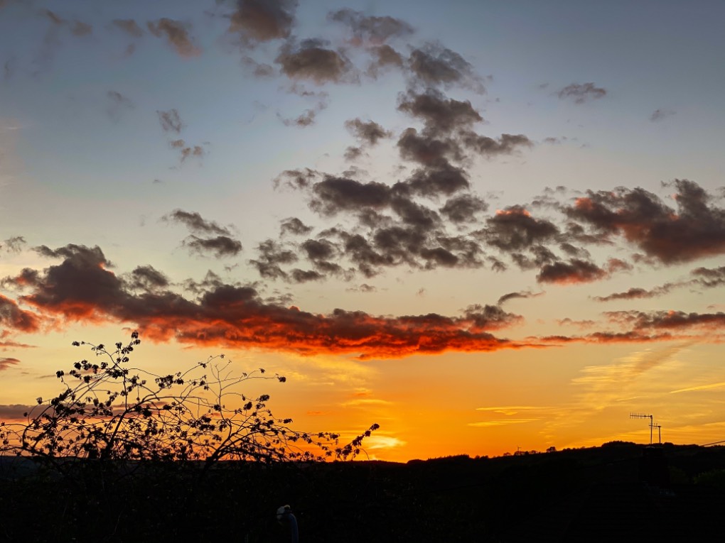 leek, staffordshire, Cloud on fire this evening,calm before the storm?...