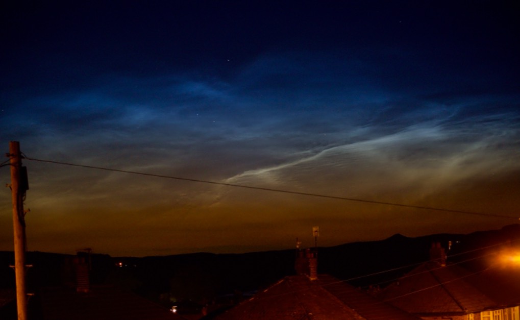 leek, staffordshire, Noctilucent clouds appeared last night .....