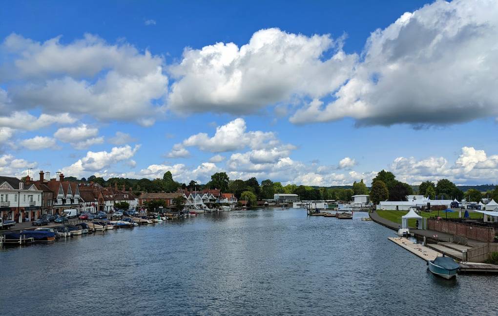 Henley-On-Thames, Oxfordshire, Showery and cool weather...