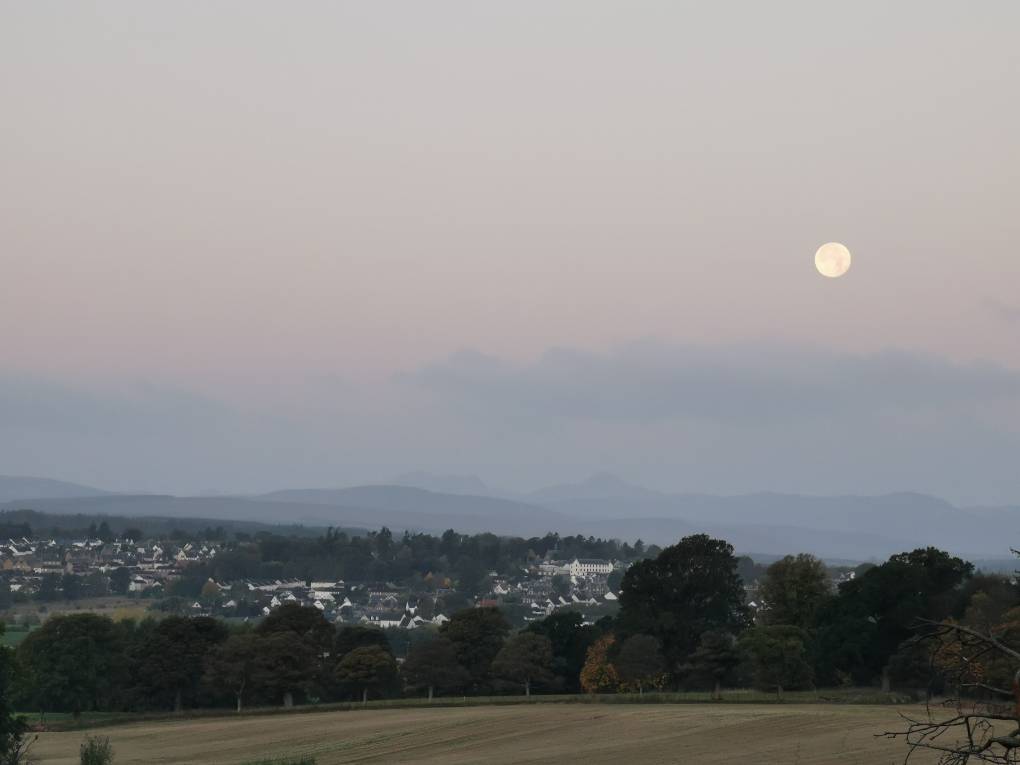 Full moon 21/10 over Auchterarder Auchterarder, Choose State,United Kingdom, sent by Uncle Ted