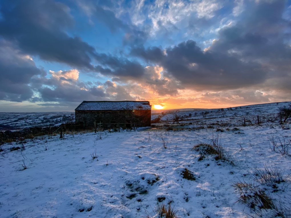 leek, staffordshire, wintry this evening before storm Barra bears down.....