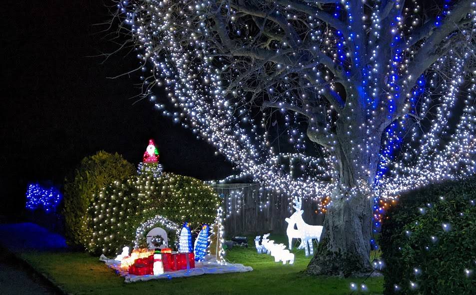 Berkhamsted, Herts, Quiet night just before Christmas ...