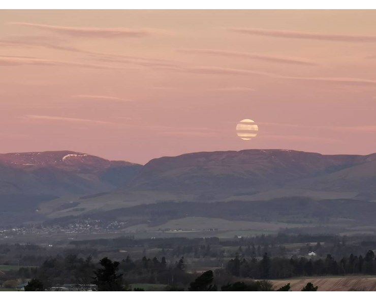 Full moon at sunrise looking NW. Posted by Uncle Ted