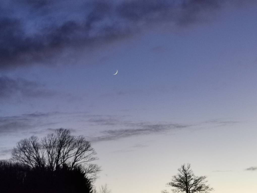 Auchterarder, , Thinnest of new moons, Friday evening...