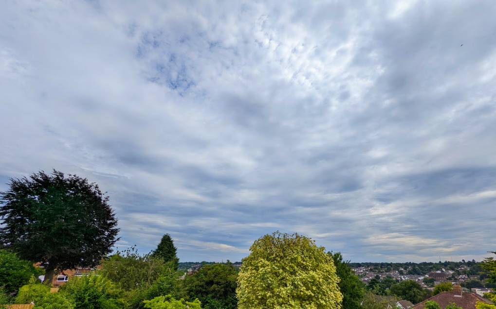 Berkhamsted, Hertfordshire, Almost compltely overcast but temperatures approaching 30C...