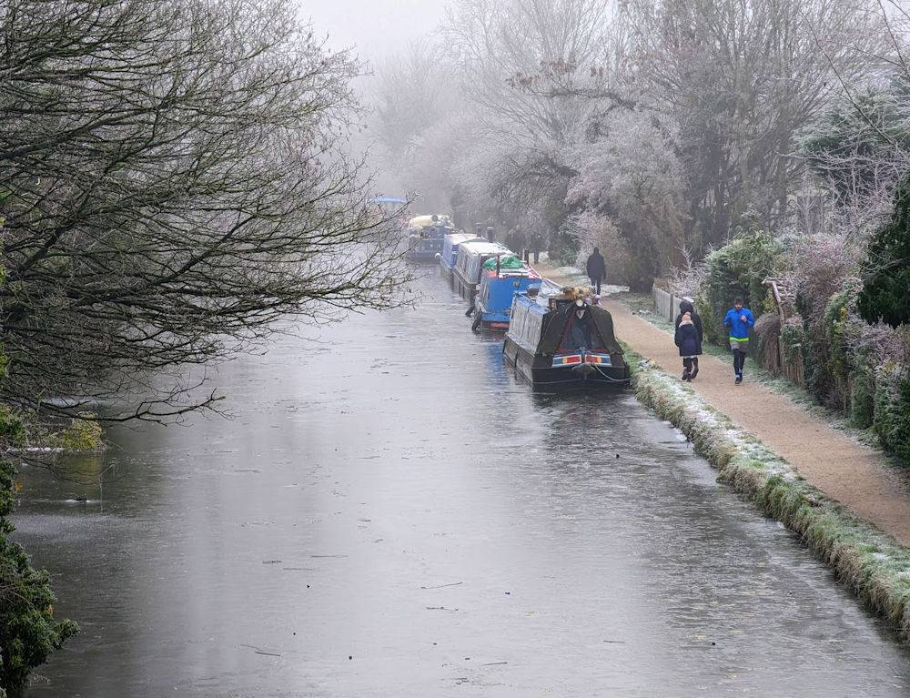 Berkhamsted, Herts, Frozen Grand Union canal...