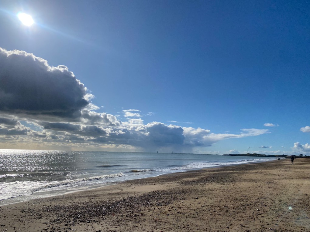, West Sussex, Showery NW regime, but brilliant visibility at Littlehampton ...