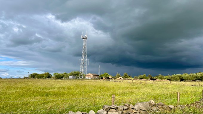 Heavy shower passing by. Posted by toppiker60