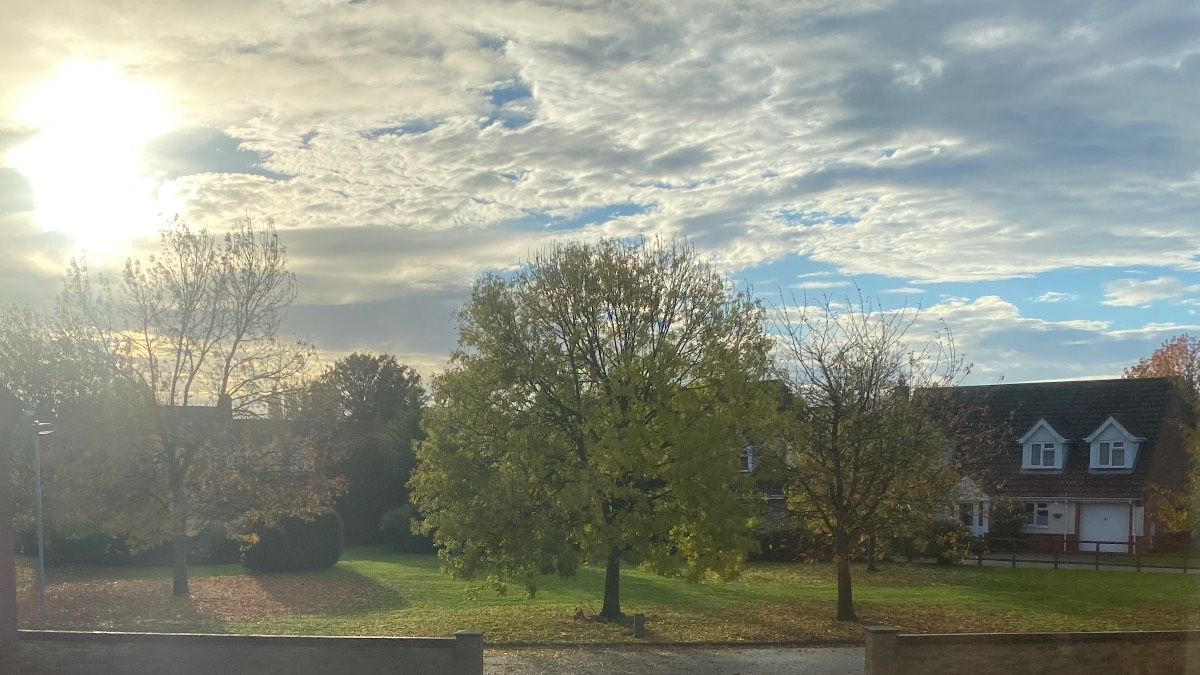 Between the showers SPALDING, Lincolnshire,United Kingdom, sent by Windy Willow