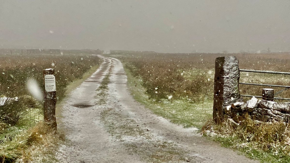 Leek, Staffordshire, first day Back from Boa vista and it snows....