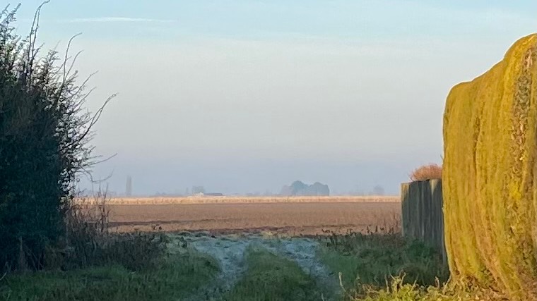 Spalding, Lincolnshire, Frosty start. Over the field. ...