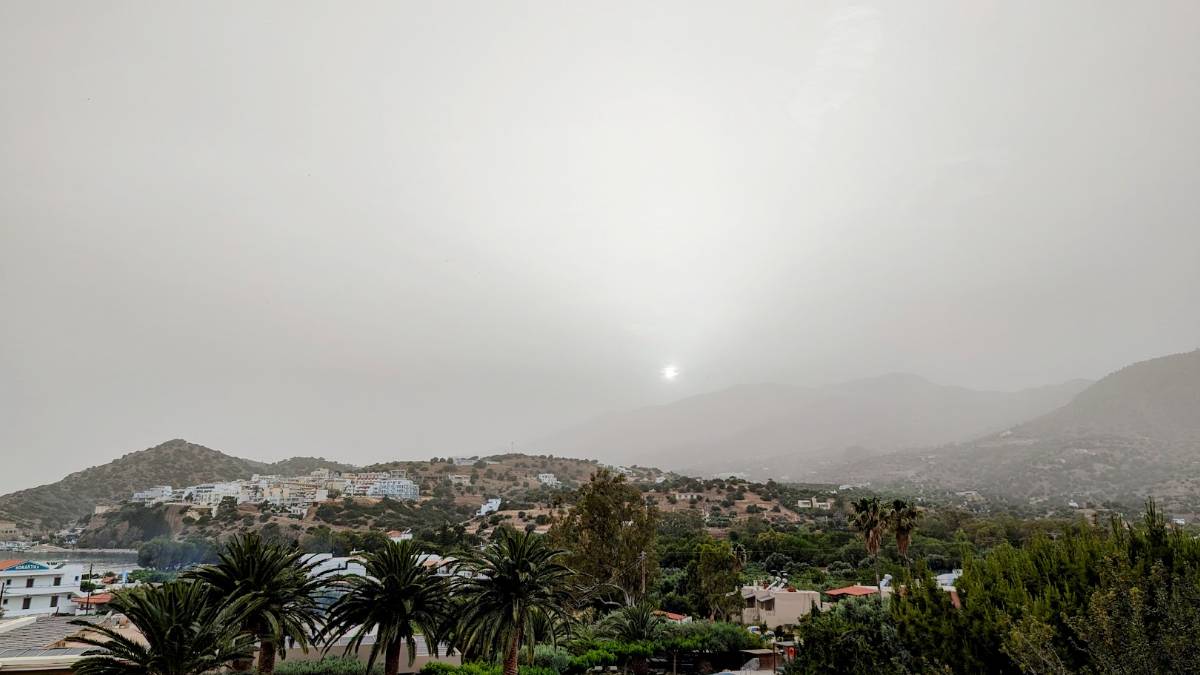 Crete, Crete, Spooky as the sky fills with dust from Africa...