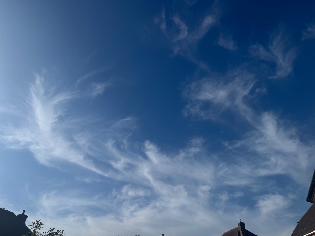 Horsham, , Change on the way? Cirrus clouds over Billingshurst ...